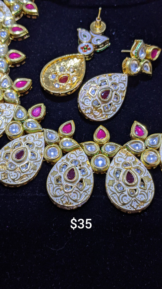 Kundan Jewelery Sets